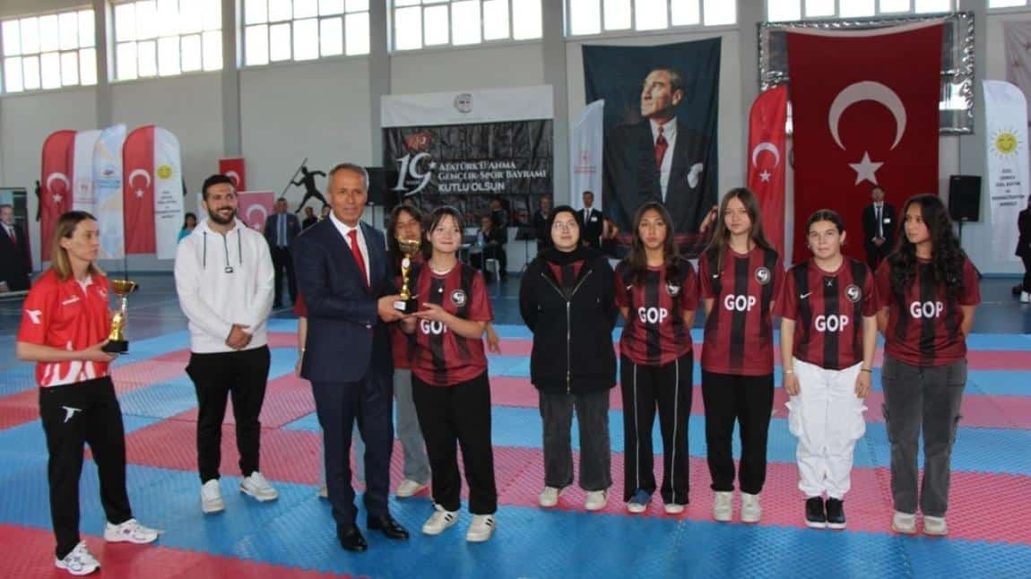 Kız Voleybol Takımımız İlçe Şampiyonu